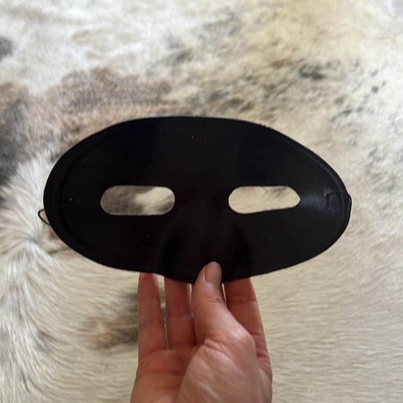 Domino Half Mask - Picture 2 of 4